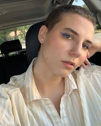 Corey Bates (@thecoreycorinne) • Instagram photos and videos