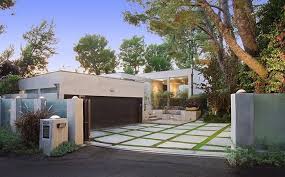 Maybe you would like to learn more about one of these? Mid Century Modern Driveway Google Search Modern Landscape Design Front Yard Modern Driveway Modern Landscape Design