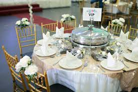 Set up meja makan VIP kami untuk pelanggan tersayang. . .  www.cahayakristal.com.my