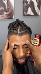 I have alot of clients come to me with the “ V ” shaped lineups from  previous barbers trying to create the darkest/sharpest lineups but in my  opinion its not about creating the darkest sharpest line ...