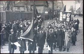Tās sasaukšana bija paredzēta jau 1918. Attels 1919 Gada 1 Maija Demonstracijas Vaditaji Kr Barona Un Matisa Ielu Sturi Jpg Vikipedija
