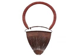 Choose your favorite clam shell designs and purchase them as wall art, home decor, phone cases, tote bags, and more! Kirdi Metal Clam Shell Apron Woman S Cache Sexe