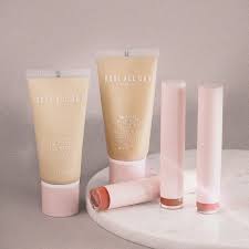 Kosmetik merupakan produk riasan wajah yang umumnya sangat dibutuhkan oleh wanita, termasuk bagi mereka yang sedang hamil. 22 Brand Kosmetik Lokal Yang Sering Disangka Dari Luar Negeri Bukareview