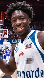 Cantù, è la notte del grande sogno. Anche Boev e Sergio con il gruppo