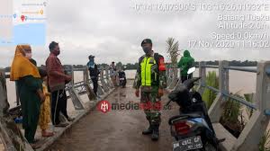 Video ini adalah hasil waktu saya wisata murah ke pantai klidang lor, adapun pelabuhan batang,terletak di sebuah kelurahan klidang lor. Pelabuhan Sungai Piring Jadi Target Gakplin Oleh Serda Januar