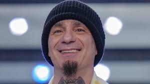 J-Ax su Adolescence: “Non mi rivedo nel padre di Jamie ma penso che siamo  tutti vittime di bullismo digitale”