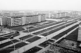 Без присмотра дома ветшают и приходят в упадок. Pripyat Foto Do Avarii I Posle Gorod Segodnya V Nashi Dni Istoriya Chernobylya Ukraina