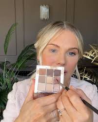 👊 Get confident with makeup, not cakey! 🍰 🛍️ Shop the makeup here 👉  https://beautyandtheboutique.com/blogs/news/get-confident-with-makeup-not-cakey  🙋‍♀️Hi Friends, Makeup Artist Katie here! Do you feel unconfident when  applying makeup? 😅 OR ...