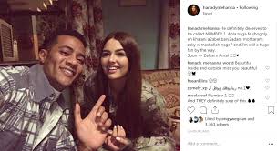 والدها الملحن هاني مهنا ووالدتها فرنسية، درست إدارة الأعمال في مدينة برشلونة في إسبانيا. ØµÙˆØ± Ù…Ø­Ù…Ø¯ Ø±Ù…Ø¶Ø§Ù† ÙˆÙ‡Ù†Ø§Ø¯Ù‰ Ù…Ù‡Ù†Ø§ ÙˆØ­Ø³Ø§Ù… Ø¯Ø§ØºØ± ÙÙ‰ ÙƒÙˆØ§Ù„ÙŠØ³ Ø²Ù„Ø²Ø§Ù„ Ø§Ù„ÙŠÙˆÙ… Ø§Ù„Ø³Ø§Ø¨Ø¹