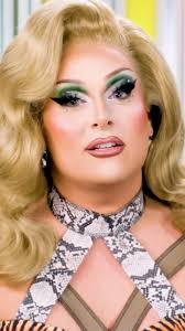 Who's that girl? It's @zooeydeschanel! 🤩 An all-new #AllStars8 is now  streaming