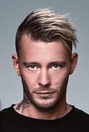 Han är mest känd från plattformen youtube men de första åren i hans liv var bra tills hans mamma hamna i en olycka. Joakim Lundell Wikipedia