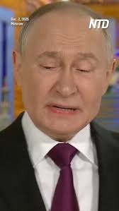 Rep. Maxine Waters and her great grandchild at the Democratic National  Convention.