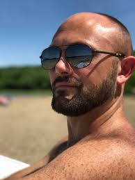 Roger Poe's Instagram, Twitter & Facebook