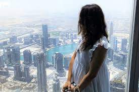 Located in the eastern part of the arabian peninsula on the coast of the persian gulf. Dubaj Burj Khalifa Simona Gumanova