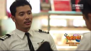 İki yıl önce çalışma sayfası öyküsünü tekrar açmak için ejaz (fattah amin), bay pilot ve warda (neelofa) arasında bir toplantı hikayesini anlatır. Suri Hati Mr Pilot Episod 01 Video Dailymotion