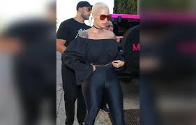 Can anyone post pictures of them? The 36 Most Infamous Celebrity Camel Toes