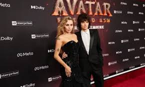 Image result for tbn:hYaJg6QTZtzPyM::upload.alrage.net/3ashe8-alahli/Multimedia/Pictures/Random Pictures/Alahli-Nwe-Logo.jpg