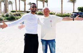 علق رجل الأعمال والملياردير المصري، نجيب ساويرس، أمس الأحد، على صورة متداولة له على مواقع التواصل الاجتماعي، والتي تجمعه برئيس وزراء إثيوبيا، آبي أحمد. Ø¨Ø¹Ø¯ ØµÙˆØ±Ø© Ø¬Ù…Ø¹ØªÙ‡Ù…Ø§ Ù†Ø¬ÙŠØ¨ Ø³Ø§ÙˆÙŠØ±Ø³ ÙŠØ¯Ø§ÙØ¹ Ø¹Ù† Ù…Ø­Ù…Ø¯ Ø±Ù…Ø¶Ø§Ù† Ù†Ø¬ÙˆÙ… Ø¥Ù Ø¥Ù…