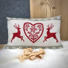 Dormire col legno di cervi e cuore cuscino con noccioli di ciliegia per la cervicale, stile tirolese montagna, 100% cotone, 50 x 14 cm, colore rosso e beige • gaidra. Cervi E Cuore Cuscino Cirmolo Stile Tirolese Montagna 100 Cotone 22 X 35 Cm Colore Rosso E Beige Gaidra Cuscini Cuscino Natalizio Arredamento Di Montagna