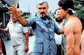 Burt reynolds was an american actor, singer, director, producer, and football player. Zum Tod Von Burt Reynolds Schlitzohr Mit Pornobalken Cinema De