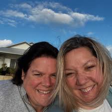 Family royalty from the UK and a lovely walk with Odie this afternoon and  dinner tonight. Precious family time 💜💜 . . . #karennashmedium #family  #memories