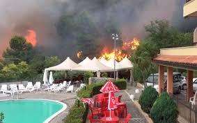 Oggi a pescara incendio a rancitelli. Pescara A Fuoco La Pineta Di Colle Renazzo 12 Intossicati Rete8