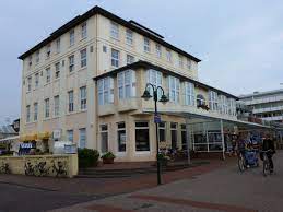 Auf 4 räumen und 90 qm können bis zu 8 personen im ferienapartment einen nordseeurlaub verbringen. Datei Zedeliusstr 32 Hotel Fresena Wangerooge Jpg Wikipedia