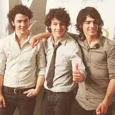 Jonas Brothers Long Hair Styles Men Jonas Brothers Men S Long Hairstyles