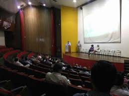 Recorren tres al día, entre puente alto, la florida y la pintana, las comunas emblemáticas del codiciado distrito 12. Muestran Poco Interes Por Debatir Solo Asisten Tres Candidatos