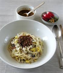 Kongnamul Bibimbap Bibimbap Aux Pousses De Soja La Table De Diogene Est Ronde Bibimbap Pousse De Soja Alimentation