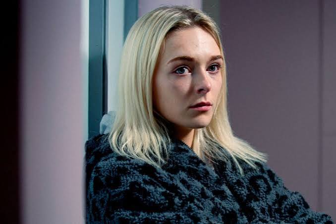 Coronation Street who's targeting Lauren 'revealed' after sinister text -  The Mirror