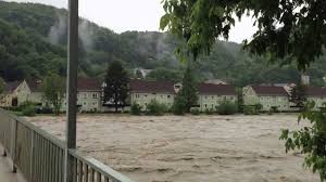 Check spelling or type a new query. Hochwasser In Hallein Salzburg 2013 Salzach So Hoch Wie 2002 Youtube