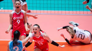 Filenin sultanları voleybol okulları olarak filenin sultanları'nın uluslarası vizyonunu ve deneyimini türkiye'de başarılı voleybolcular yetiştirerek türkiye voleybolunu geliştirmek için seferber ediyoruz. Filenin Sultanlari Tokyo Da Chp Belediyeleri