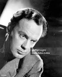 Derek Farr's Instagram, Twitter & Facebook