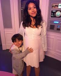 This Theory About Who Is The Jane The Virgin Narrator Will Blow Your Mind Jane The Virgin Jane And Rafael Gina Rodriguez