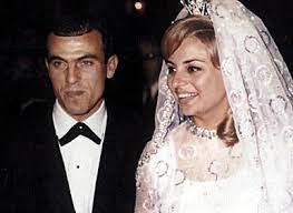 Βίκυ μοσχολιού, δίσκος 45 στροφών, 1965. Biky Mosxolioy Mimhs Domazos Poioi Espasan Ton Mhtropolitiko Nao Kai Giati Oi Mpomponieres Apo Ton Gamo Toys Poylh8hkan Sth Mayrh Agora Mhxanh Toy Xronoy