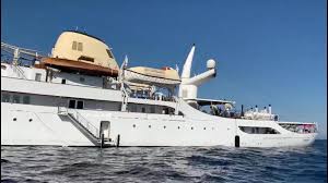 Karius—who looks set to return to anfield following three seasons on loan in turkey and germany—was seen holidaying in mykonos, greece, when he was snapped aboard a yacht with a new love interest. Rtl Ist Ganz Nah Dabei Christina O Auf Dieser Yacht Heiraten Heidi Und Tom Rtl De