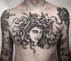 Medusa Tattoo Solche 35 Ideen Werden Sie Entweder Stutzig Werden Oder Zu Einem Zeugen Hennatattoo R Medusa Tattoo Design Medusa Tattoo Chest Tattoo Images