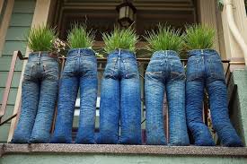 Pot bunga sekarang juga terbuat dari plastik, kayu, batu atau terkadang bahan daur ulang. 9 Ide Kreatif Pot Bunga Dari Barang Bekas Yang Bisa Kamu Coba