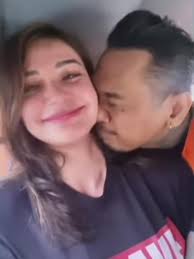 Pasalnya, nora alexandra memperlihatkan potongan pejelasan mengenai depresi dari. Jaksa Tegur Nora Posting Momen Bercumbu Dengan Jerinx Di Mobil Tahanan