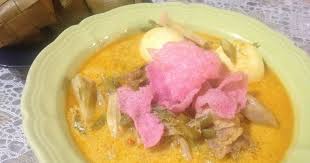 Lontong sayur padang memiliki kuah merah yang bumbunya lebih pekat. Ketupat Sayur Padang Terdekat