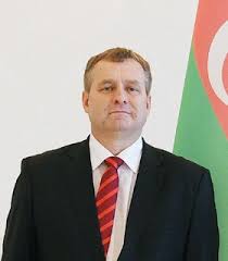 1989), další vzdělání si doplňovala na univerzitě v káhiře. Milan Ekert Wikipedie