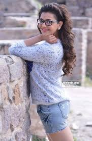 Kajal shared a picture of herself smiling as she held up several bars of chocolate. Kajal Trends On Twitter She Looks Adorable In The Geeky Chic Look Mskajalaggarwal Is The Cutest In Specs 15minstaloveforkajal Kajalaggarwal Https T Co Knfihoco5g