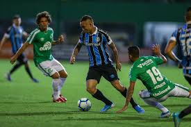Enquanto o tricolor dos pampas se encontra na 19ª colocação da tabela classificativa, o verdão do oeste segura a lanterna da competição. Gremio E Chapecoense Fazem Batalha De Desesperados No Brasileirao