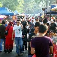 Pasar malam di bangkok (c) arfani/travelingyuk. Pasar Malam Sekyen 7 Pasar Loak