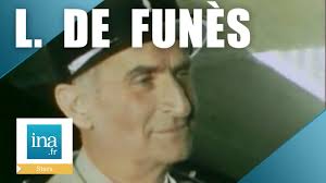 Les membres de la brigade de gendarmerie de saint‐tropez tombent des nues, lorsqu'ils rencontrent les uns après les autres leurs doubles, sous forme d'extraterrestres se disant pacifiques. Louis De Funes Tourne Le Gendarme Et Les Extra Terrestres Archive Ina Youtube
