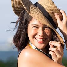 Padu Padan Gaya Kasual Dian Sastrowardoyo yang Bikin Adem Mata