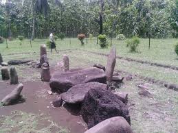 Tidak sedikit kasus jual beli tanah yang mengalami sengketa dikarenakan ada ahli waris yang mengaku tidak setuju dengan penjualan. Ada Piramida Di Taman Purbakala Pugung Raharjo Lampung