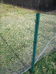 Paint the frame (if desired) and let dry. Make A Cheap Quick Chick Fence
