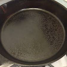 This Is The Easiest Way To Clean A Burnt Pan Cast Iron Skillet It Cast Seasoning Cast Iron